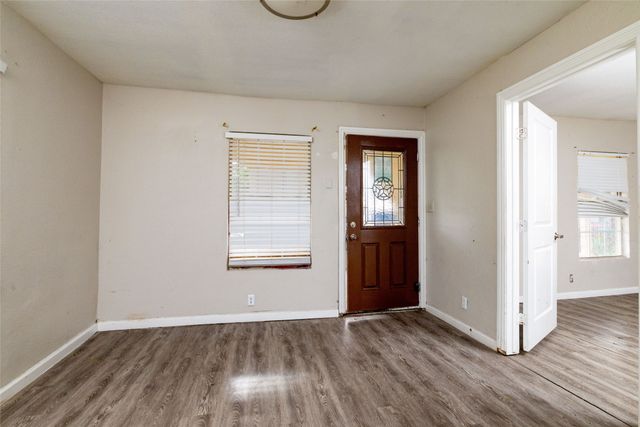 3219 N Winnetka Avenue, Dallas, TX 75212