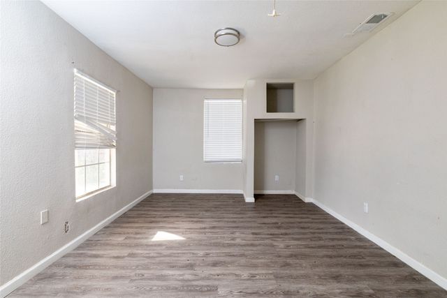 3219 N Winnetka Avenue, Dallas, TX 75212
