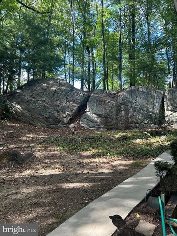 26 MCILVAIN DR, Downingtown, PA 19335