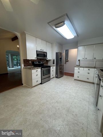 26 MCILVAIN DR, Downingtown, PA 19335