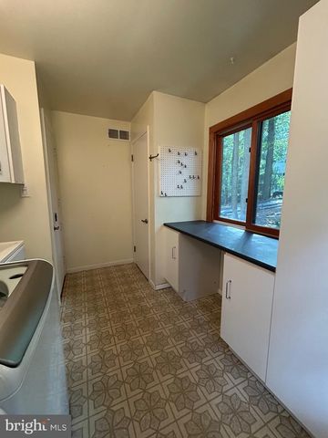 26 MCILVAIN DR, Downingtown, PA 19335