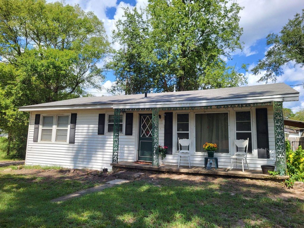 1609 Shell Camp, Gladewater, TX 75647