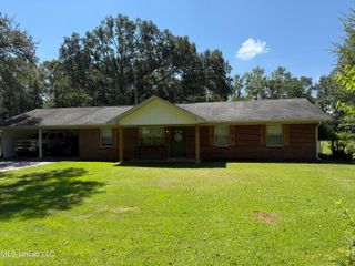2400 Hardy Parker Road, Moss Point, MS 39562
