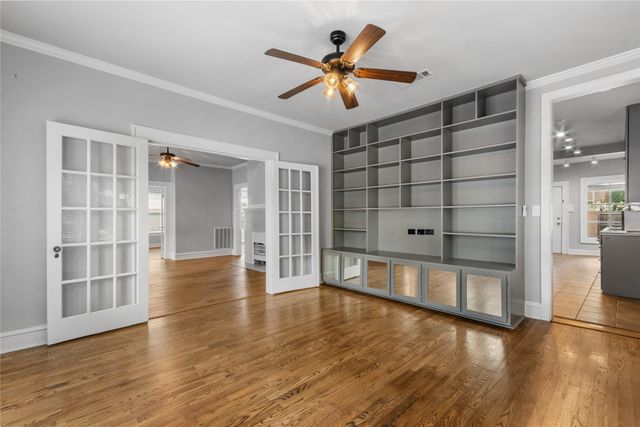 1921 Ben Hall Court, Fort Worth, TX 76110