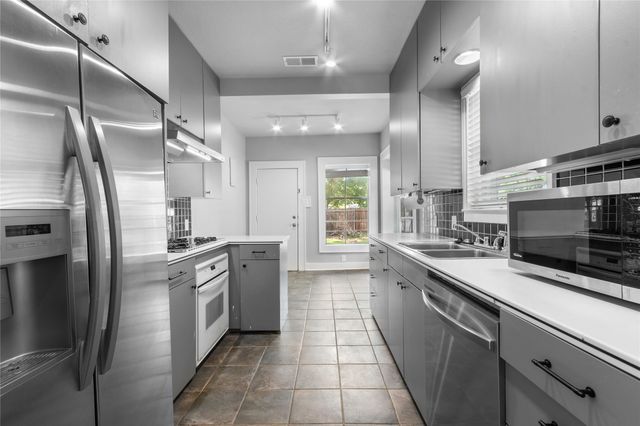 1921 Ben Hall Court, Fort Worth, TX 76110