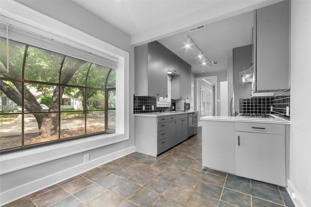 1921 Ben Hall Court, Fort Worth, TX 76110