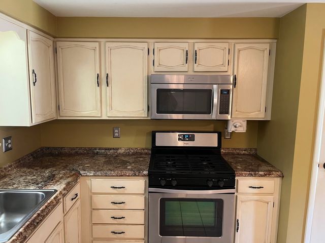 979 Westchester Road, South Park, PA 15129