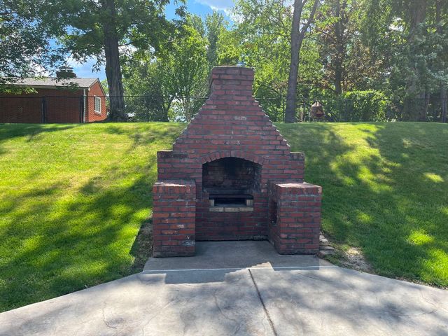 979 Westchester Road, South Park, PA 15129