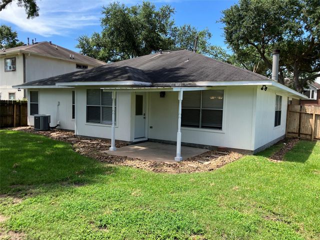 1827 Oak Ridge Drive, Kemah, TX 77565