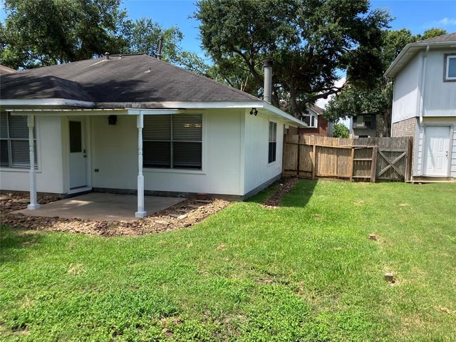 1827 Oak Ridge Drive, Kemah, TX 77565