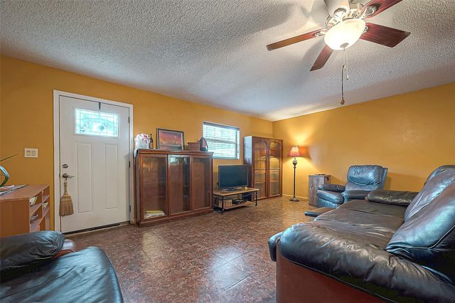 220 Hillcrest Drive, Coldspring, TX 77331