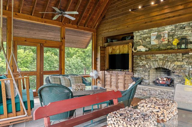 4042 Rocky Ridge Rd, Rock Island, TN 38581