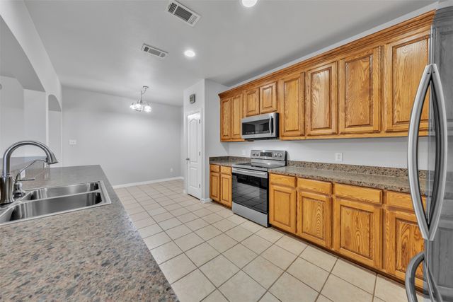 10800 Hunter Drive, Justin, TX 76247