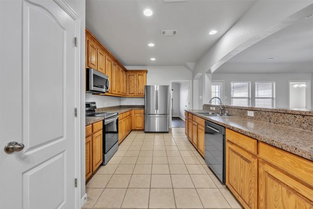 10800 Hunter Drive, Justin, TX 76247