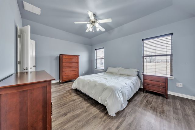 10800 Hunter Drive, Justin, TX 76247