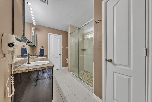 10800 Hunter Drive, Justin, TX 76247