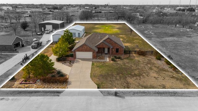 10800 Hunter Drive, Justin, TX 76247