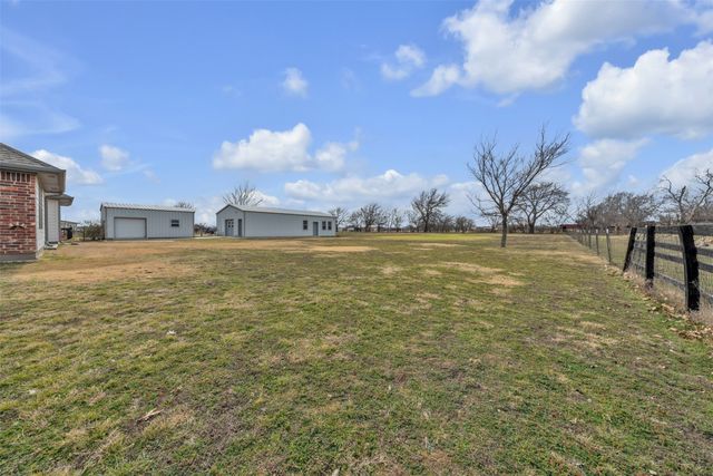 10800 Hunter Drive, Justin, TX 76247