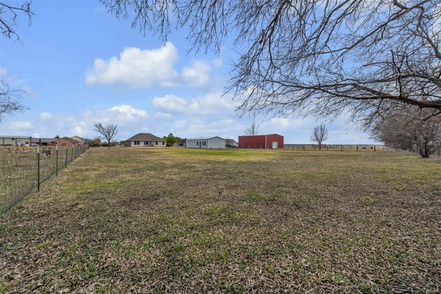 10800 Hunter Drive, Justin, TX 76247