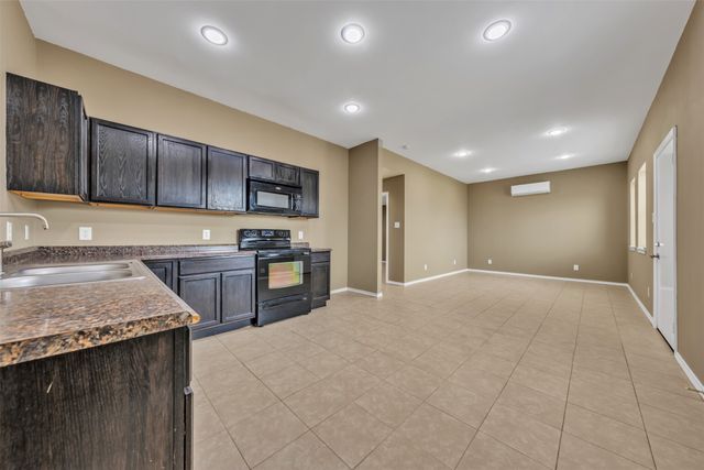 10800 Hunter Drive, Justin, TX 76247