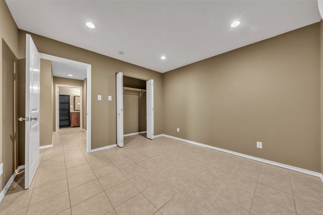 10800 Hunter Drive, Justin, TX 76247