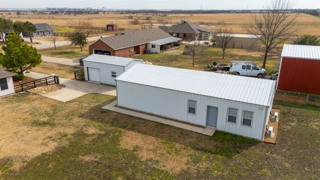 10800 Hunter Drive, Justin, TX 76247