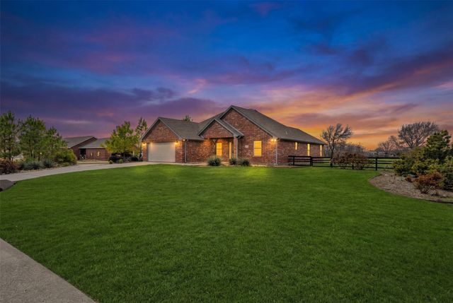 10800 Hunter Drive, Justin, TX 76247