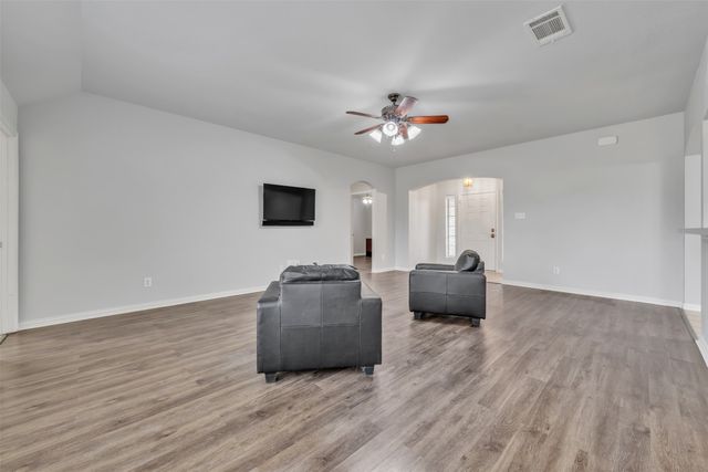 10800 Hunter Drive, Justin, TX 76247