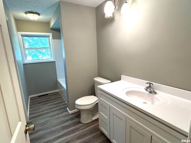 744 Cardinal Rd Road, Carbondale, IL 62901