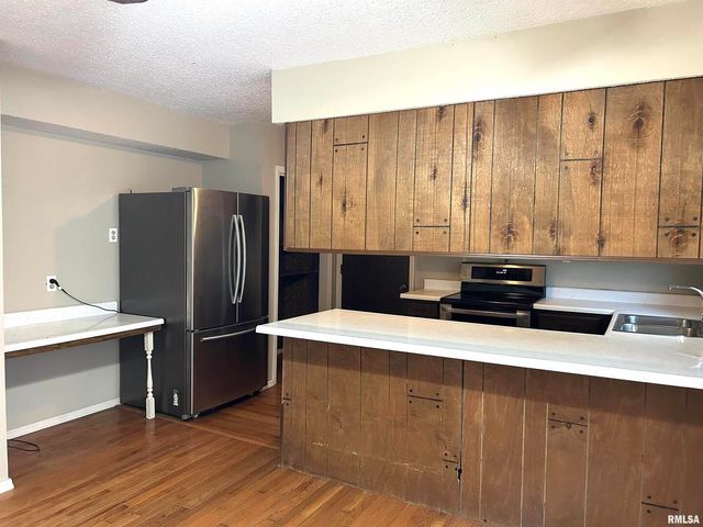 744 Cardinal Rd Road, Carbondale, IL 62901