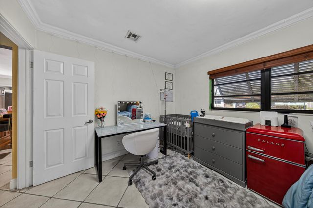 270 NE 42nd Street, Oakland Park, FL 33334