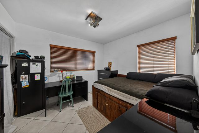 270 NE 42nd Street, Oakland Park, FL 33334