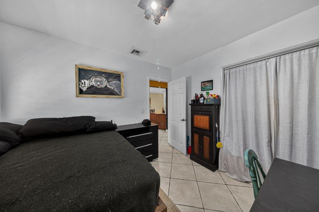 270 NE 42nd Street, Oakland Park, FL 33334