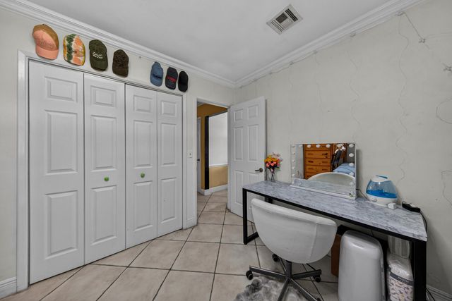 270 NE 42nd Street, Oakland Park, FL 33334