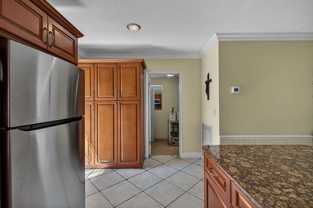 270 NE 42nd Street, Oakland Park, FL 33334