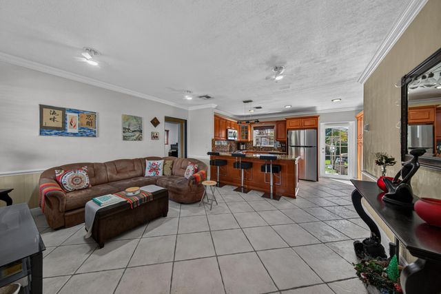 270 NE 42nd Street, Oakland Park, FL 33334