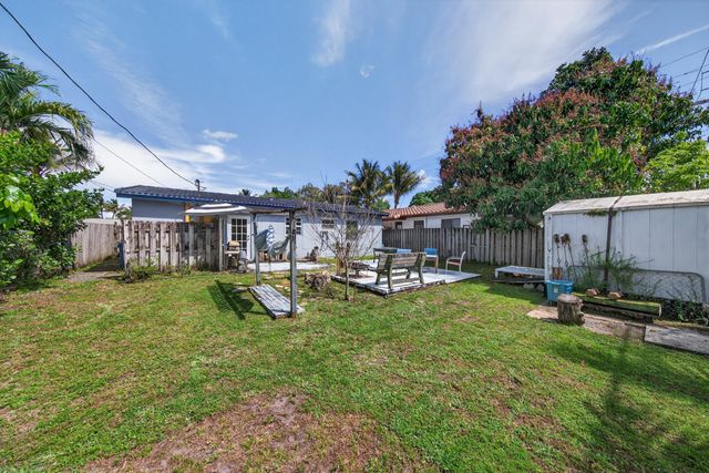 270 NE 42nd Street, Oakland Park, FL 33334