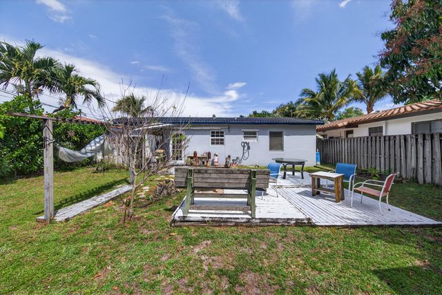 270 NE 42nd Street, Oakland Park, FL 33334