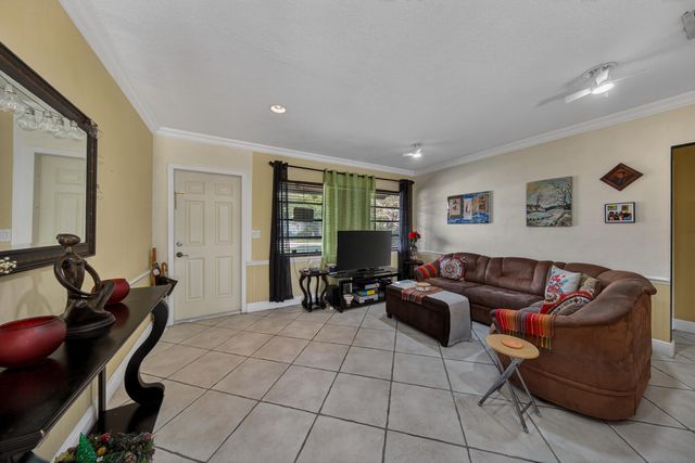 270 NE 42nd Street, Oakland Park, FL 33334
