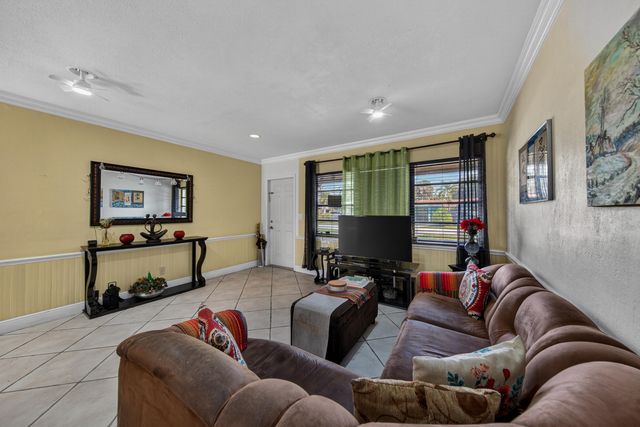 270 NE 42nd Street, Oakland Park, FL 33334