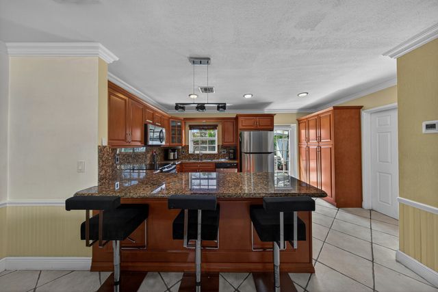 270 NE 42nd Street, Oakland Park, FL 33334