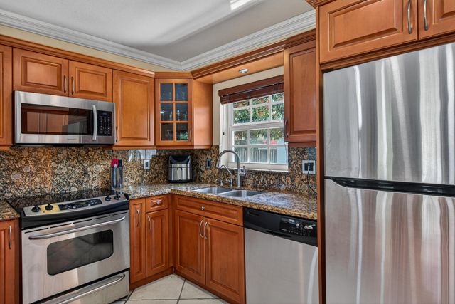 270 NE 42nd Street, Oakland Park, FL 33334