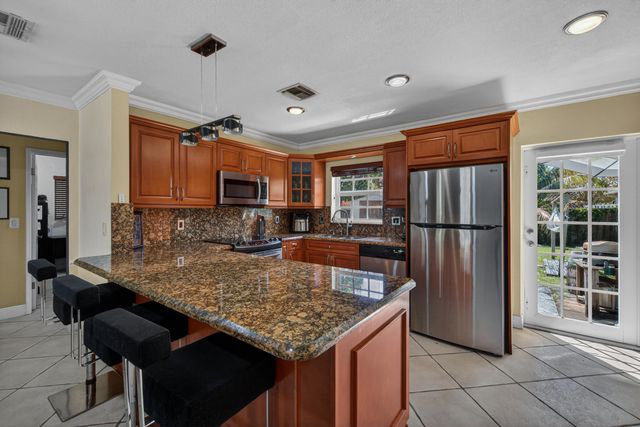 270 NE 42nd Street, Oakland Park, FL 33334