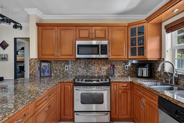 270 NE 42nd Street, Oakland Park, FL 33334