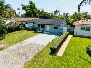 270 NE 42nd Street, Oakland Park, FL 33334