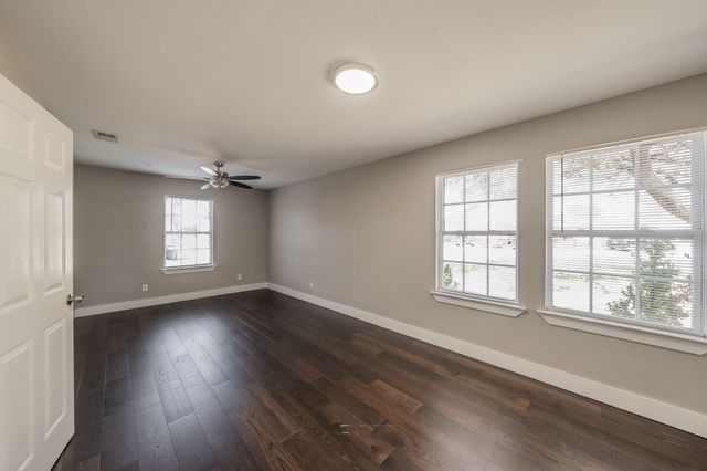 2204 Dunloe Avenue, Dallas, TX 75228