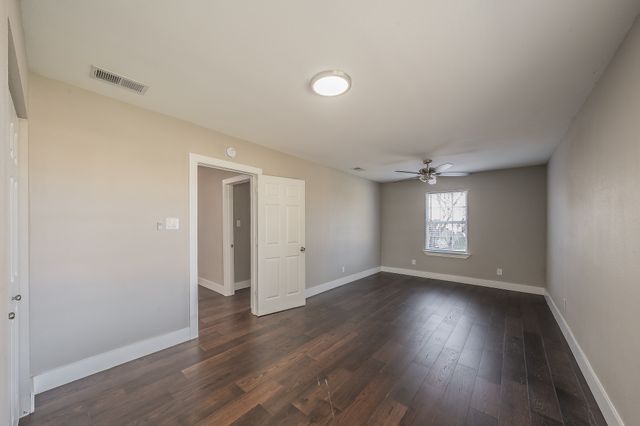 2204 Dunloe Avenue, Dallas, TX 75228