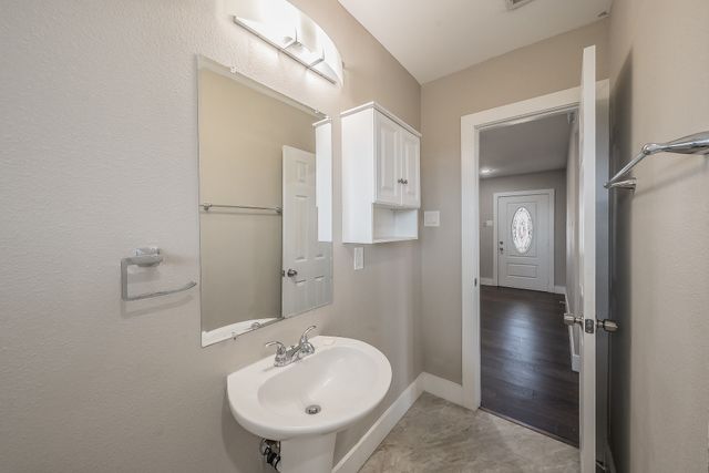 2204 Dunloe Avenue, Dallas, TX 75228