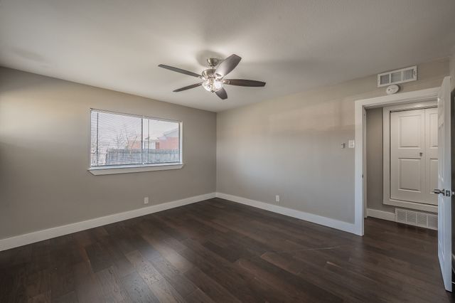 2204 Dunloe Avenue, Dallas, TX 75228