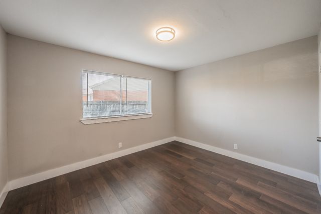 2204 Dunloe Avenue, Dallas, TX 75228